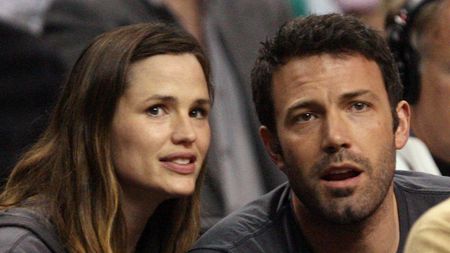 Jennifer Garner and Ben Affleck in 2009 at a basketball game 