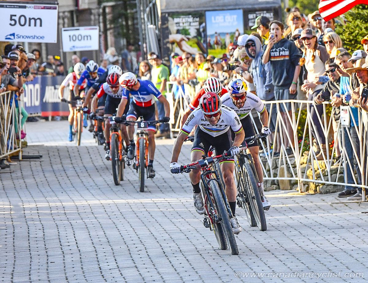 Nino Schurter begins to assert control