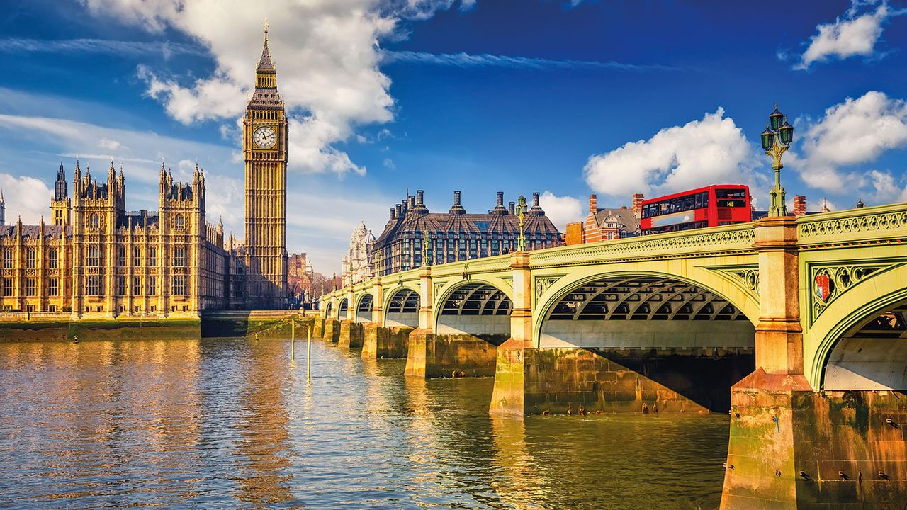 Westminster bridge and Houses of Parliament 