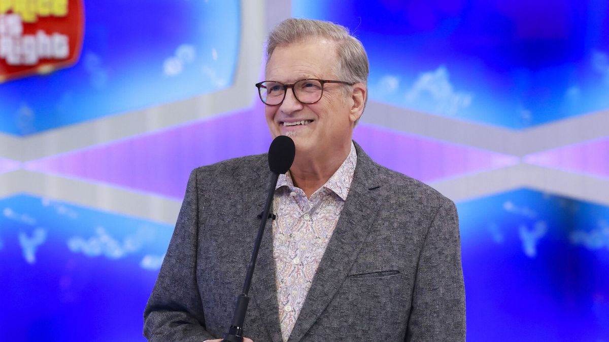 Drew Carey in grey blazer and paisley dress shirt hosting The Price is Right