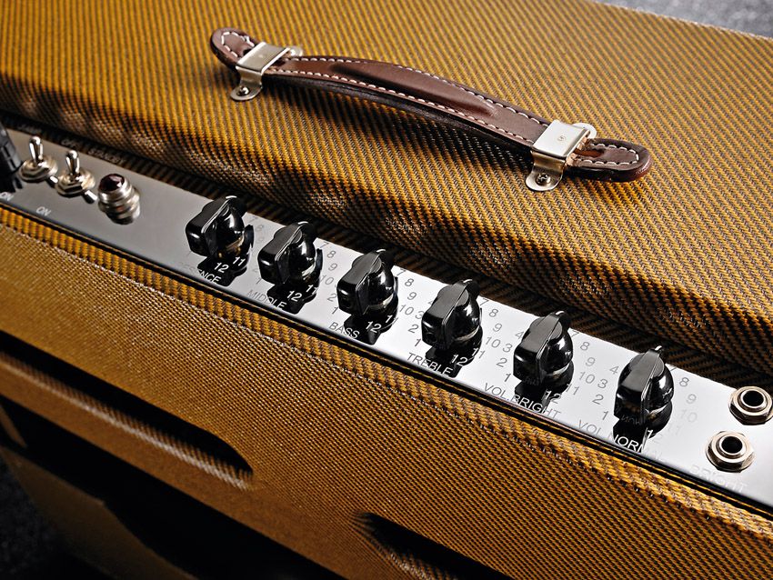 The chickhead knobs are, of course, present and correct.
