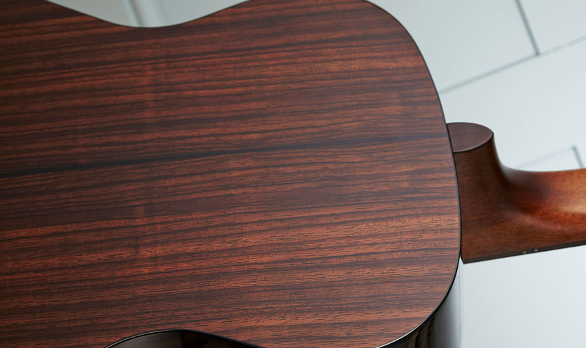 The OMR-21's rosewood back and sides contrast the spruce top