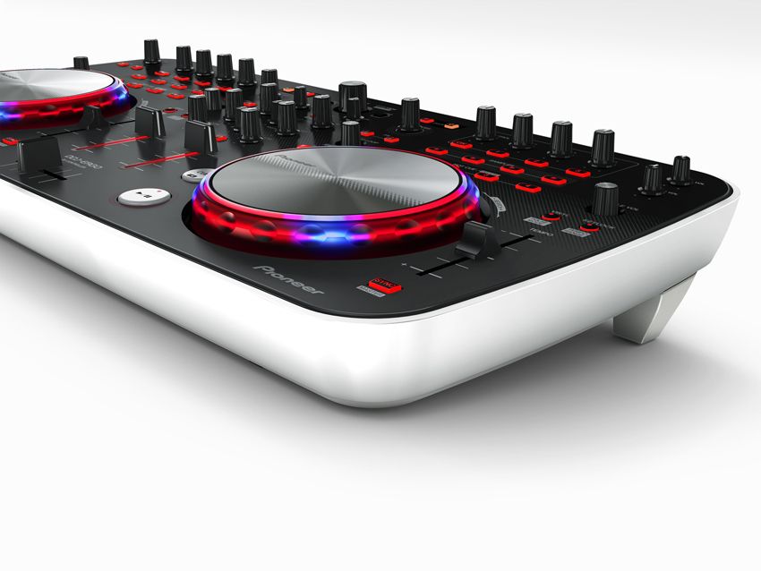 Pioneer DDJ-ERGO-V angled view
