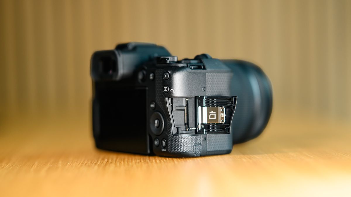 Memory card door of the Canon EOS R8 Mark II, on a wooden table