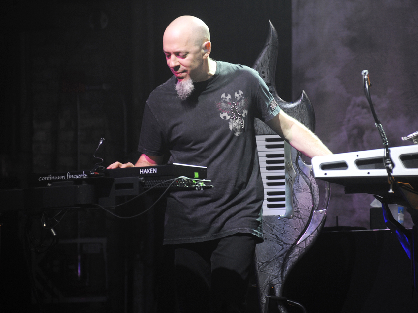 Rudess has some apps and he&#039;s gonna use &#039;em!