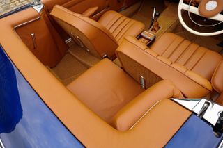 Mercedes-Benz SL W113 ‘Pagoda’ by Everrati leather seats