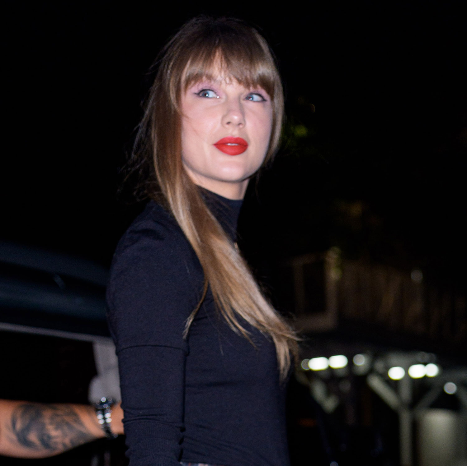 Taylor Swift wears a plaid miniskirt 