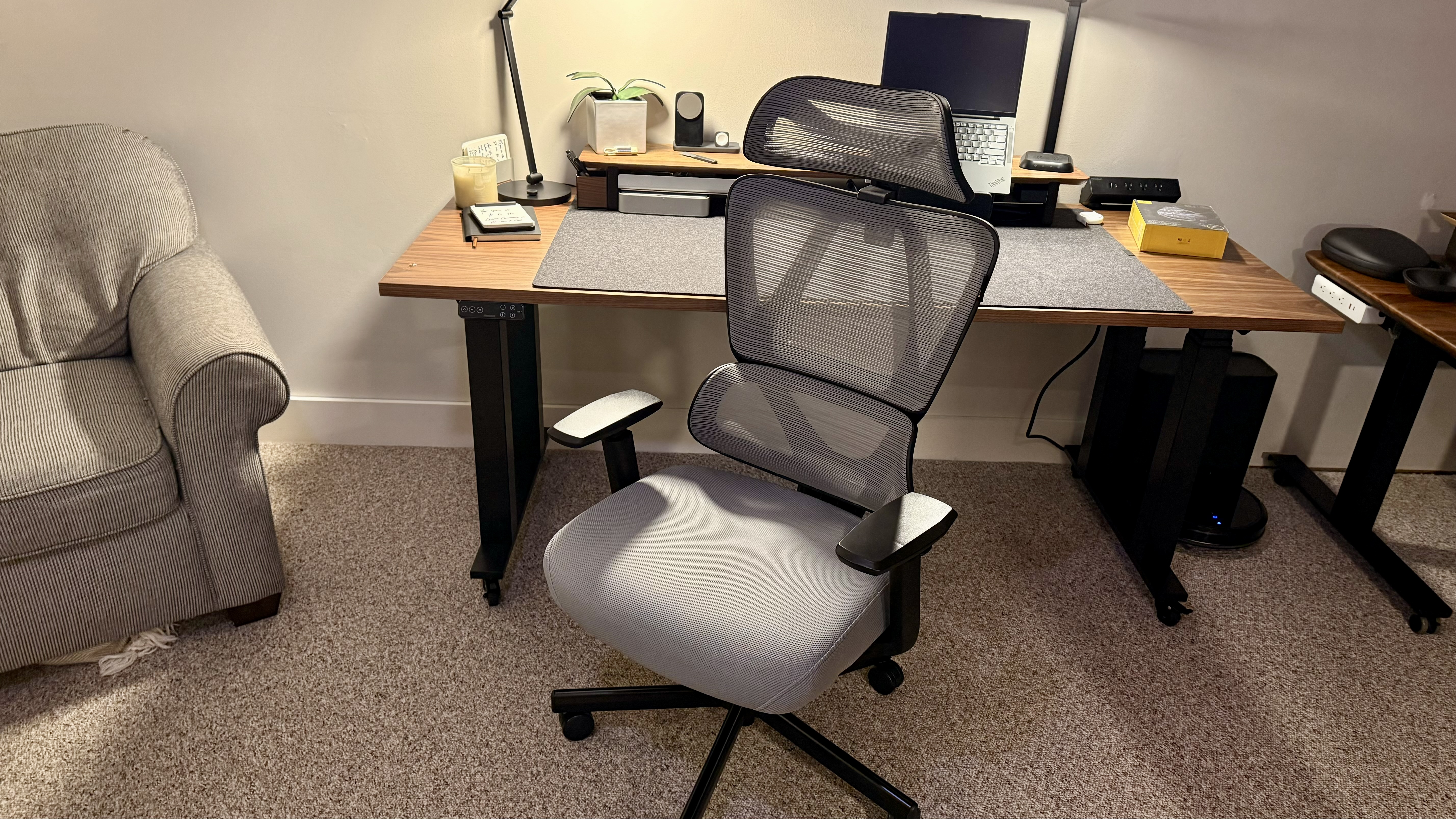 ProtoArc EC100 in a home office during our review process
