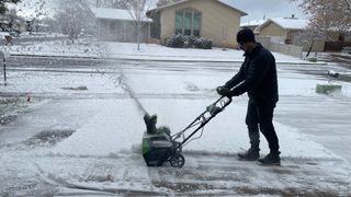 Greenworks snow blower 