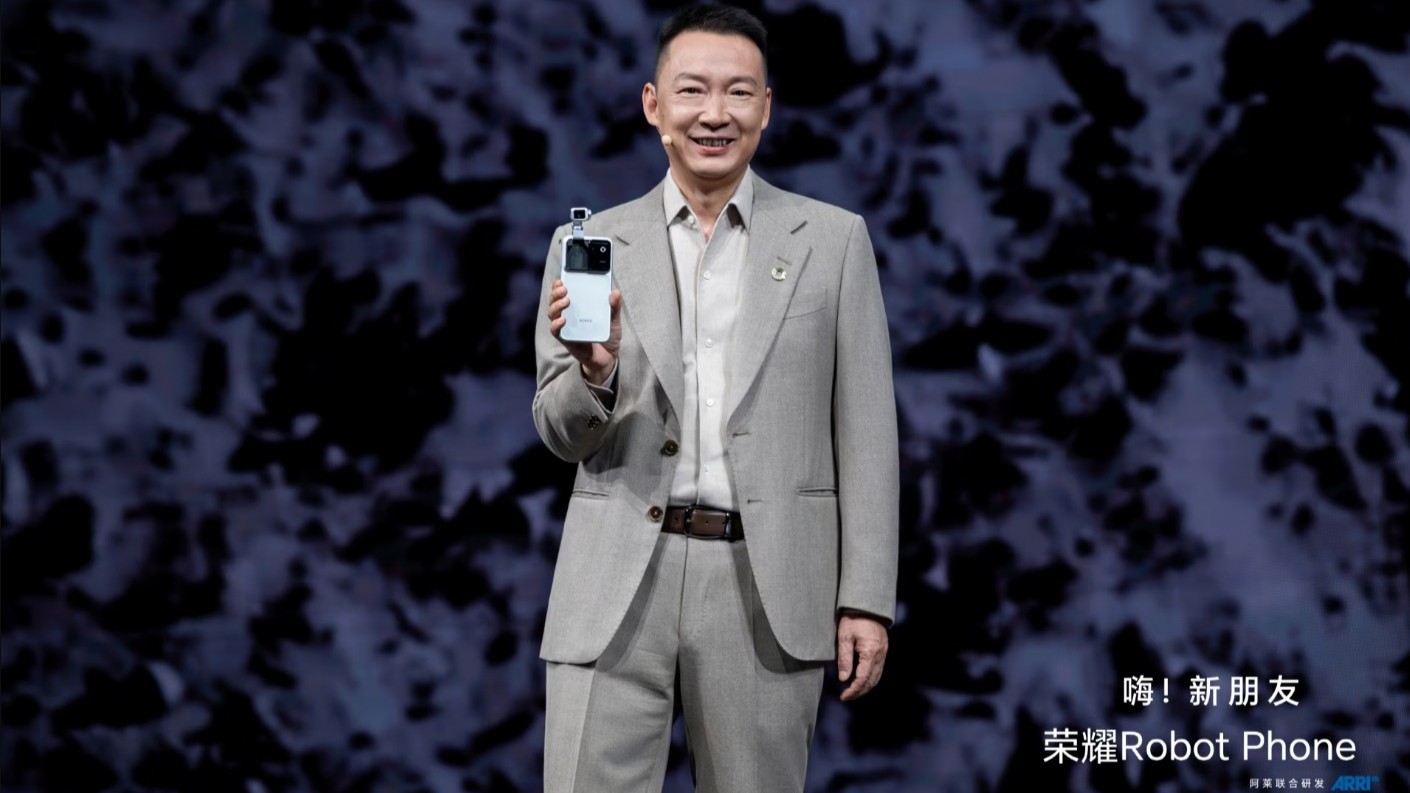 The Honor Robot Phone launches officially in China with an Agile Gimbal that hosts a 200MP main camera.
