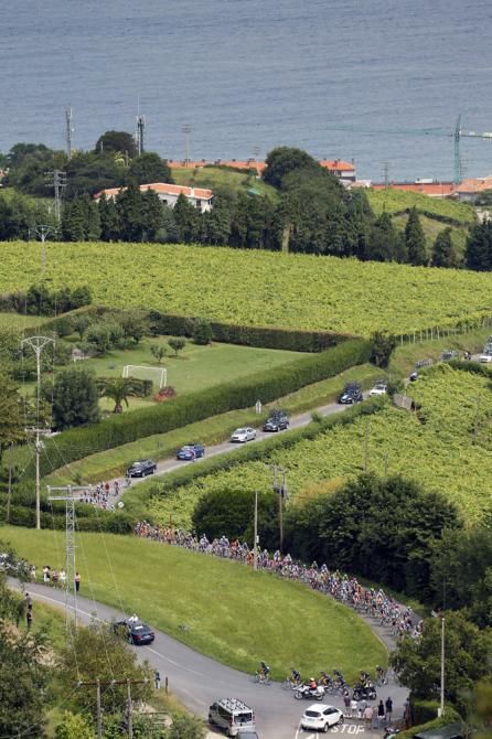 The peloton in action during the 2013 Clasica San Sebastian