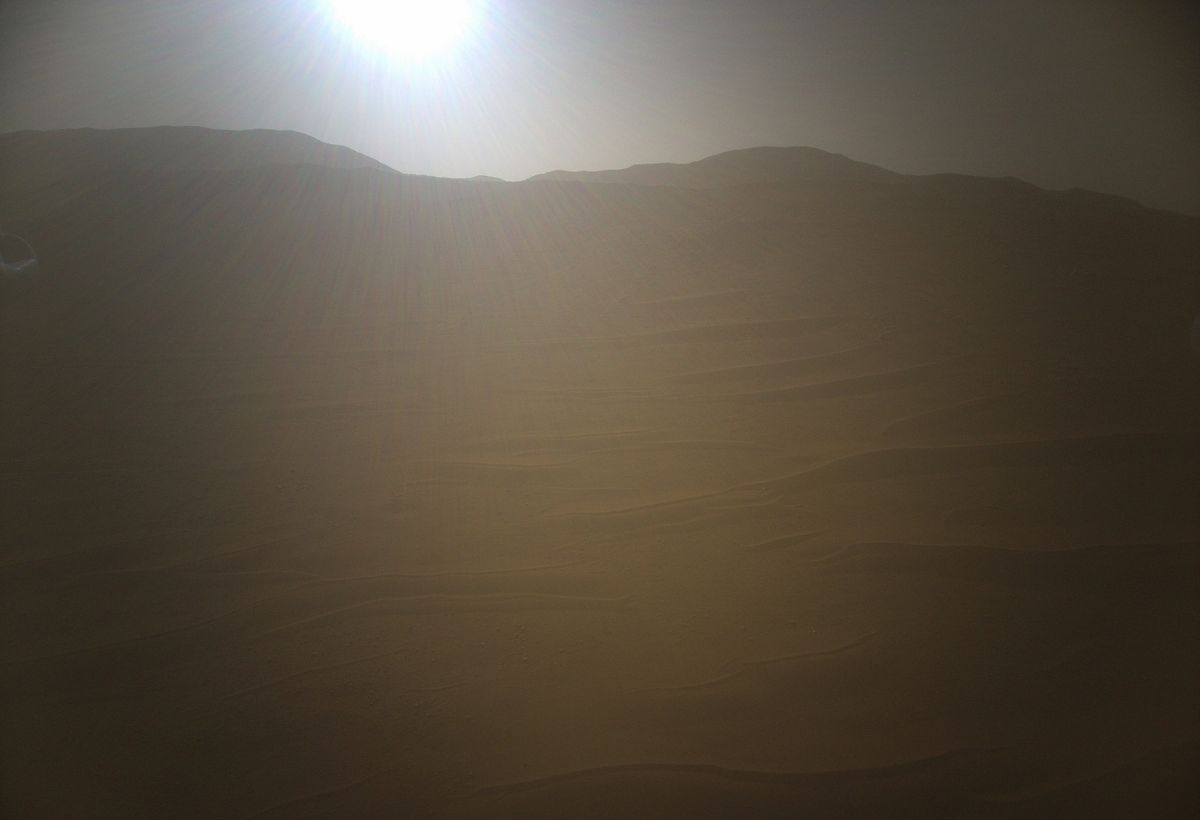 مروحية بارعة تلتقط صورة مذهلة لغروب المريخ