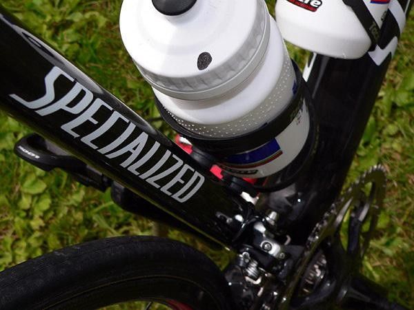 The seat tube transitions from round up top
