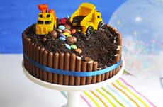 Cake decorating ideas: Chocolate fingers and cigarellos