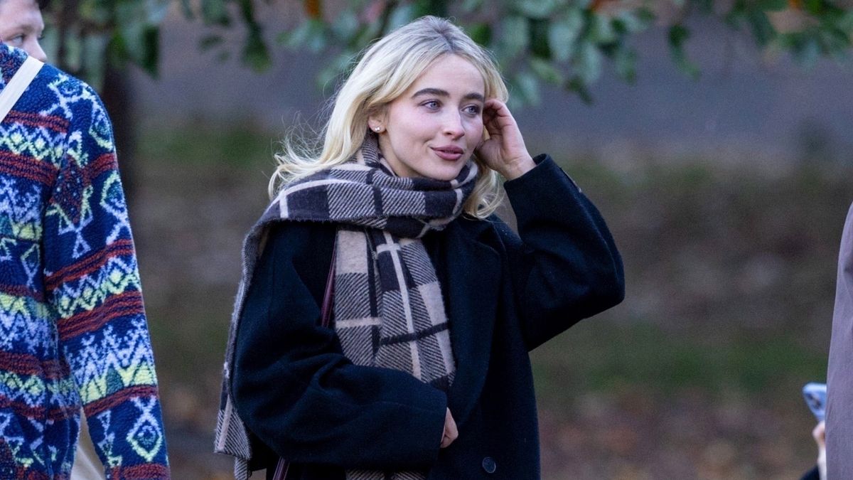 Sabrina Carpenter Just Wore the Cult-Favorite Coat Everyone Runs to Buy Each November
