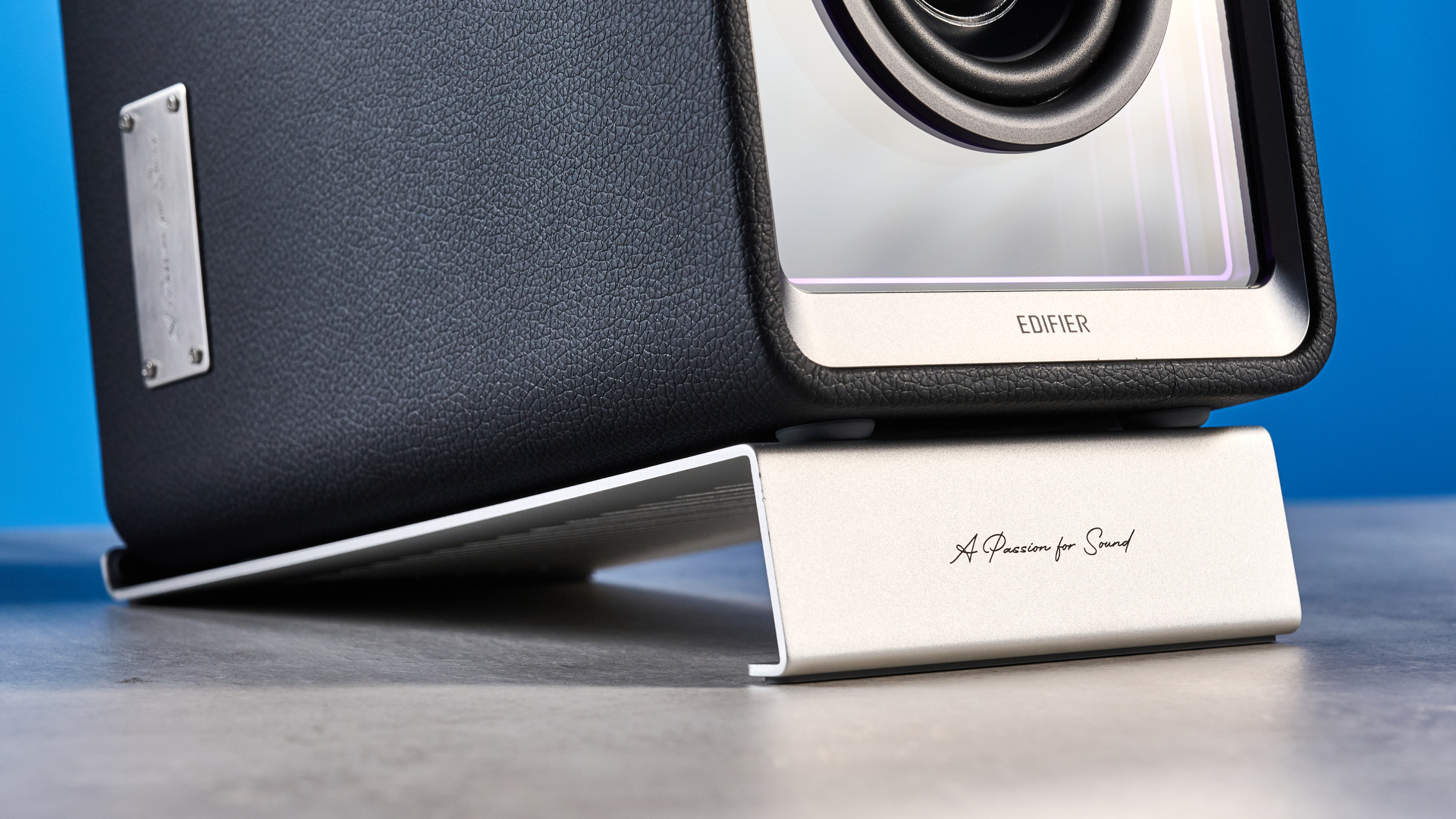 Edifier QR65 gaming and computer speakers in black