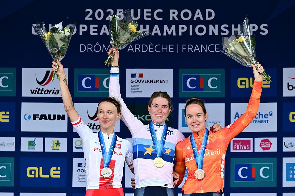 GUILHERAND-GRANGES, FRANCE - OCTOBER 04: (L-R) Silver medalist Kasia Niewiadoma of Team Poland, gold medalist Demi Vollering of Team Netherlands and bronze medalist Anna Van Der Breggen of Team Netherlands pose on the podium during the medal ceremony after the 31st UEC Road Cycling European Championships 2025 - Women&amp;amp;apos;s Elite Road Race a 116.1km one day race from Guilherand-Granges to Guilherand-Granges on October 04, 2025 in Guilherand-Granges, France. (Photo by Billy Ceusters/Getty Images)