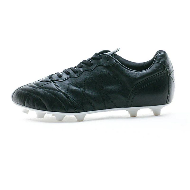 Adler Yatagarashu football boot in black