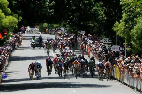 The sprint winds up under the leafy finish straight in Handorf.