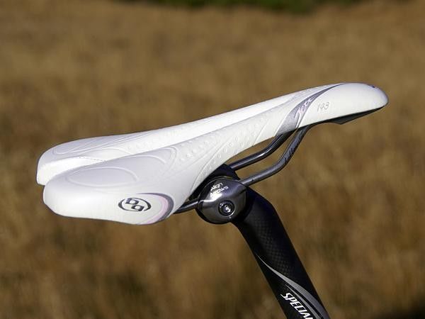 Of course, the Era also uses women's-specific componentry such as the Jett saddle and narrower handlebars.