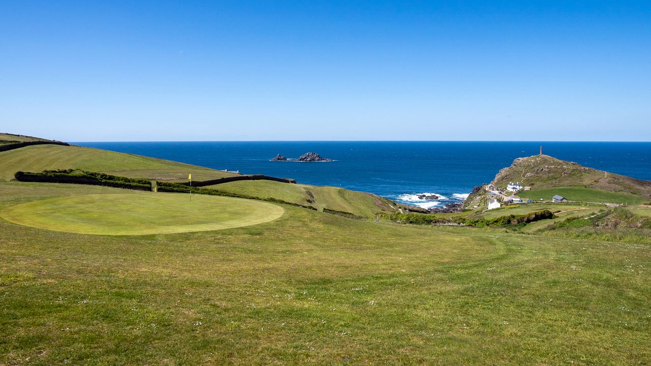 Cape Cornwall Club - Stay and Play - Hole 15