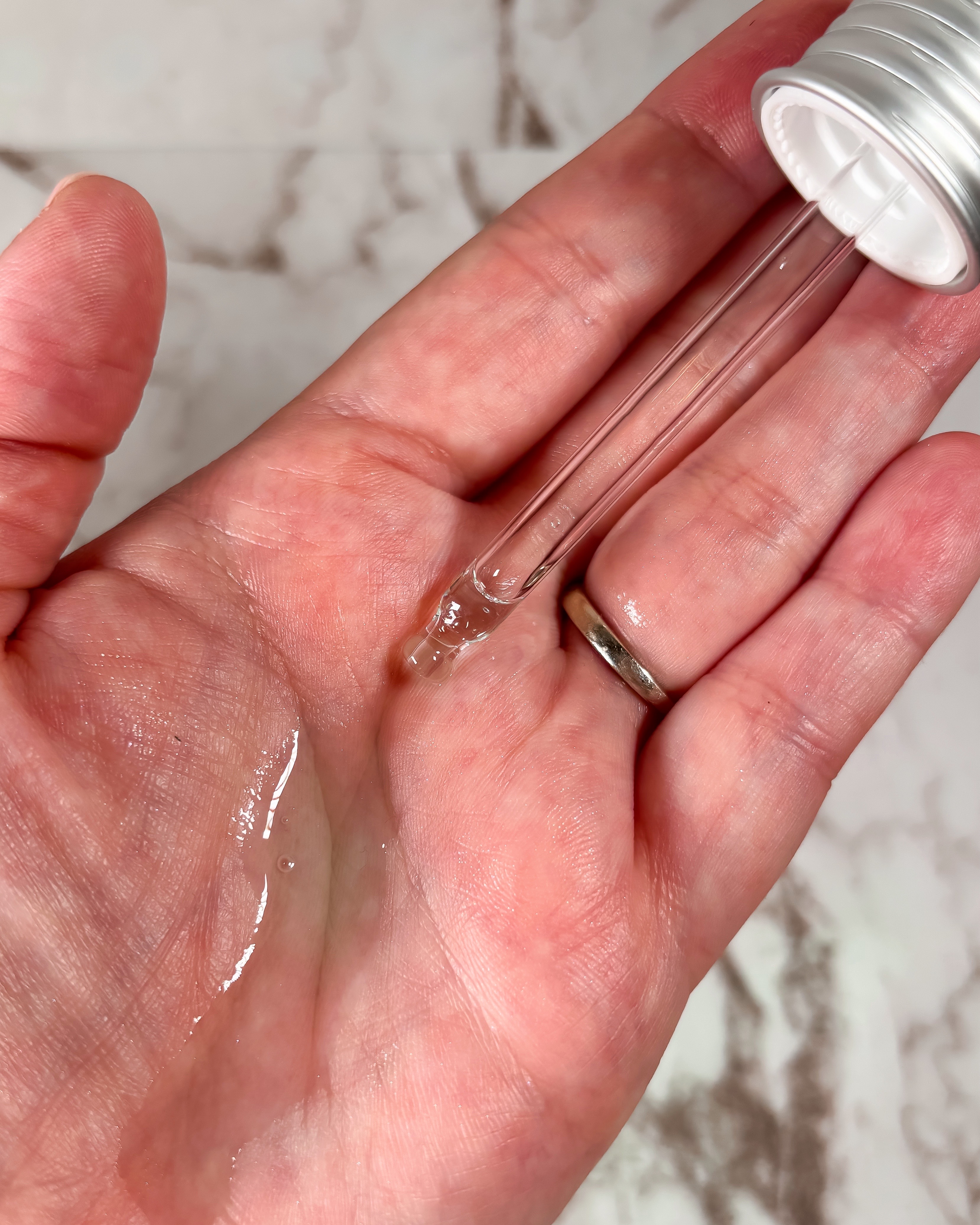Fórmula con textura de suero en cápsulas de ácido hialurónico ANUA PDRN 100