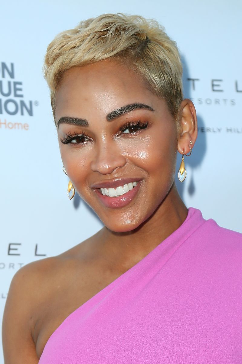 Hair, Face, Hairstyle, Blond, Eyebrow, Lip, Chin, Beauty, Forehead, Skin,