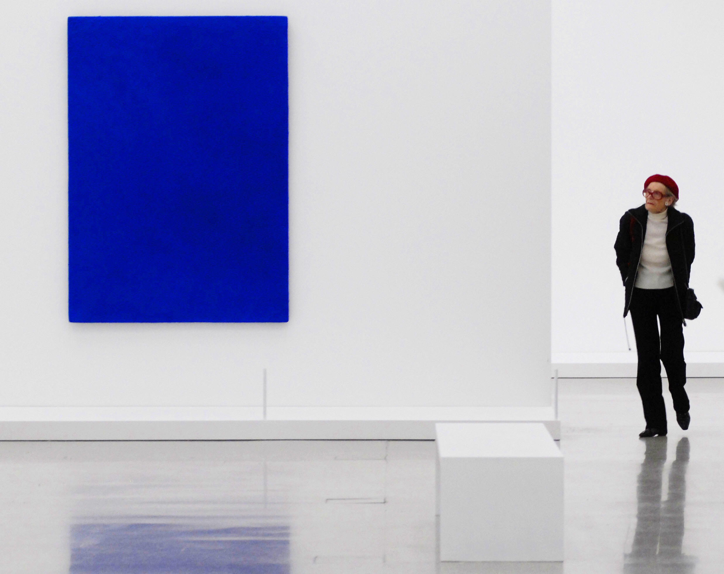 Vienna, AUSTRIA: A visitor looks at paintings by French artist Yves Klein during the exhibition "The Blue Revolution" at the Mumok museum in Vienna, 08 March 2007. A comprehensive retrospective is being dedicated to Yves Klein at the Mumok museum from 09 March to 03 June 2007. AFP PHOTO/Samuel Kubani (Photo credit should read SAMUEL KUBANI/AFP via Getty Images)