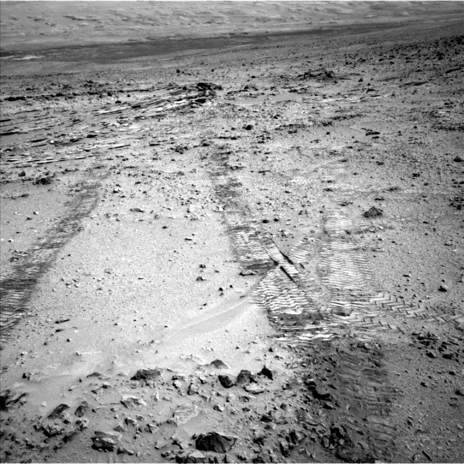 Curiosity Rover Heads Toward Mount Sharp