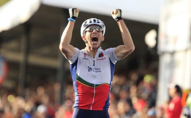 Rui Costa (Portugal) beats Joaquim Rodriguez (Spain) to the line