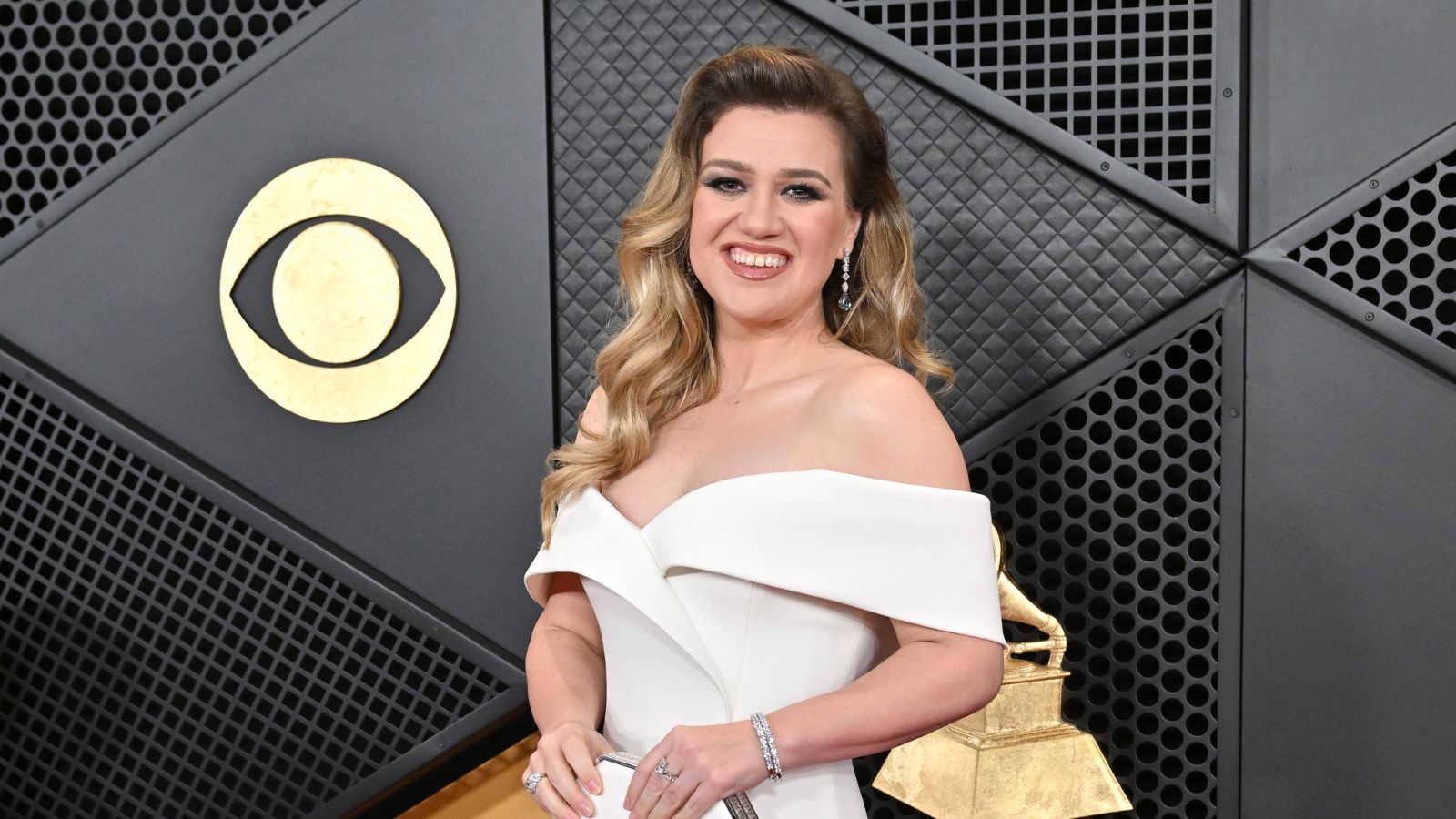 Kelly Clarkson made a living room eyesore feel chic