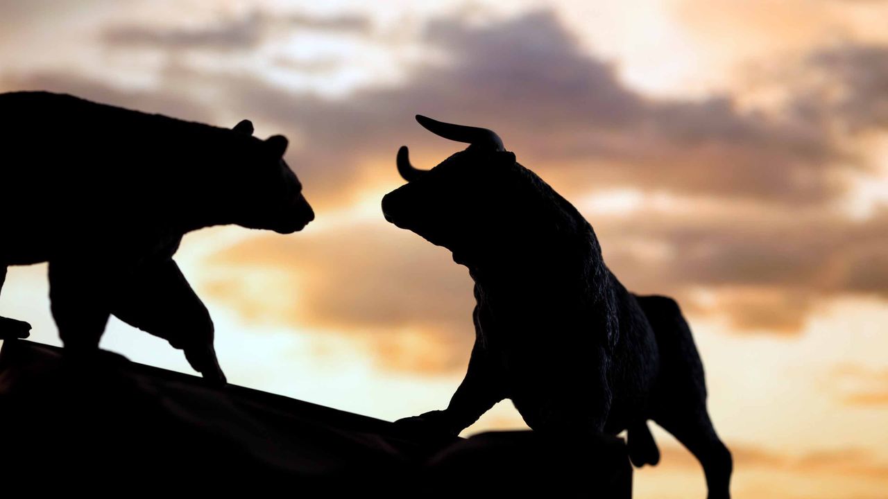 A sculpture of a bull facing up against a bear, depicting the idea of bull vs bear markets.