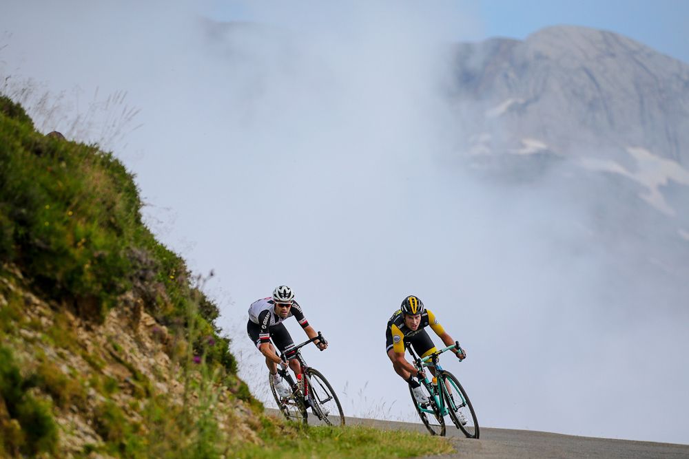 Primoz Roglic leads tom dumoulin off the top of the Col d'Aubisque