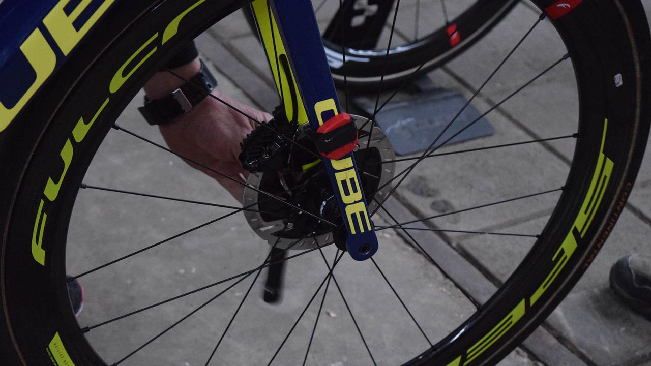 Several teams using disc brakes were seen torqueing their thru-axles