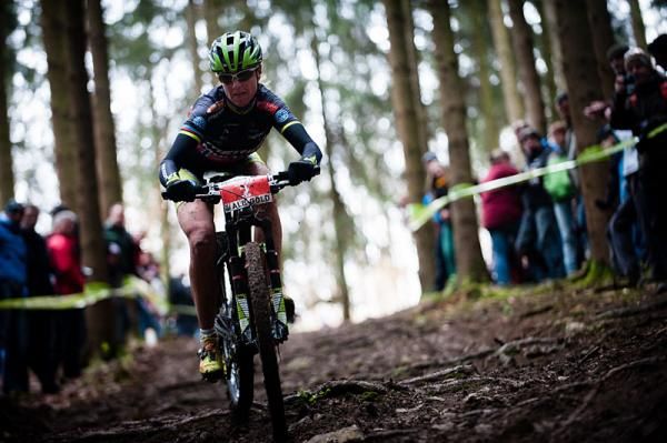 Gunn-Rita Dahle Flesj&aring; (Multivan Merida) races downhill