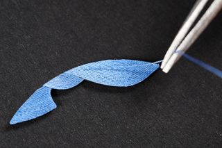 Crafting blue threads onto Hermès exceptional watch dial