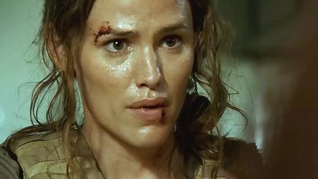 Jennifer Garner starring as Janet Mayes in Peter Berg's political action thriller, The Kingdom (2007).