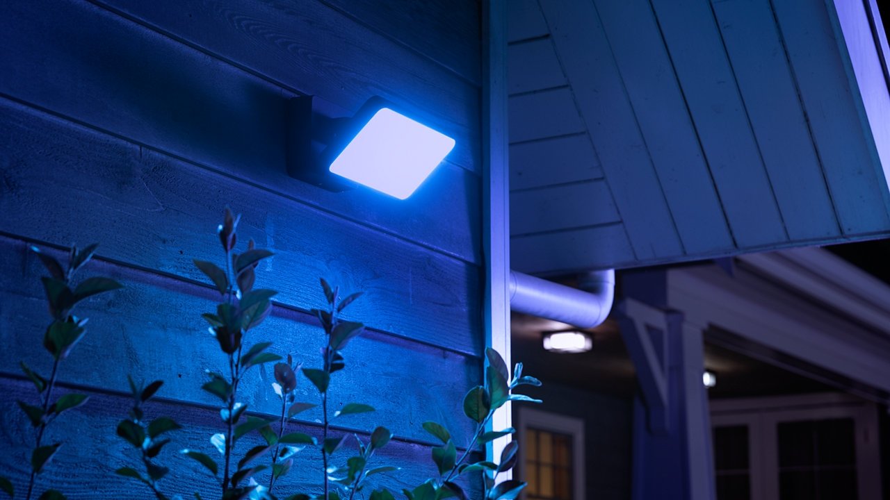 Philips Hue Discover Outdoor Floodlight Official Render