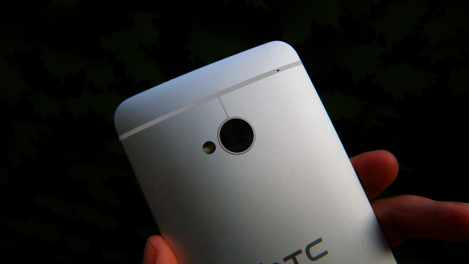 Camera shortage is reason for HTC One delays