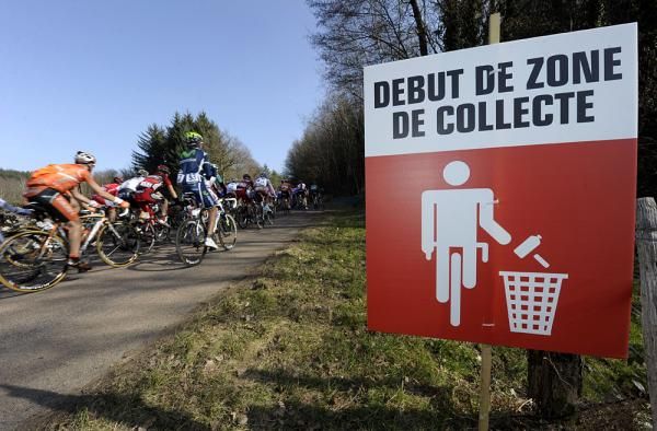 Paris-Nice organisers attempted to stop litter with a post-feedzone garbage drop