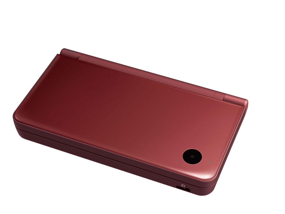 Nintendo DSi XL gets official North American release date