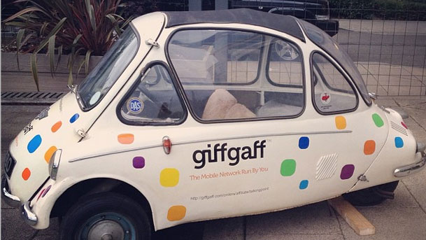 GiffGaff breaks its SIM-only ranks, sells phones on finance