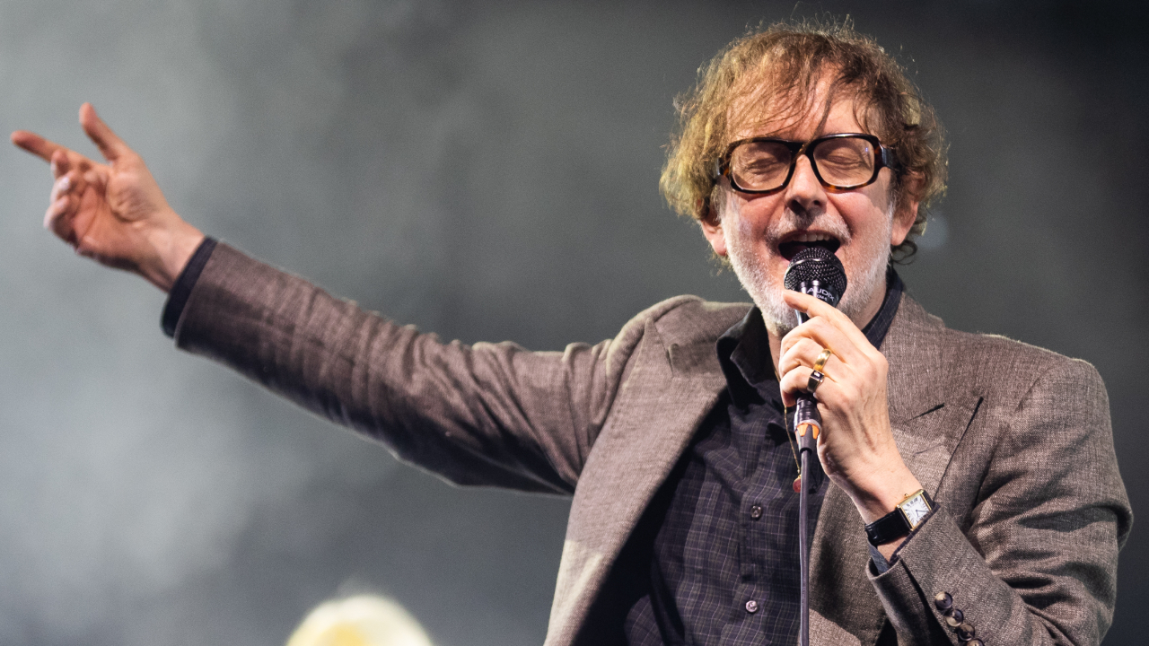 Jarvis Cocker performing live with Pulp in 2025