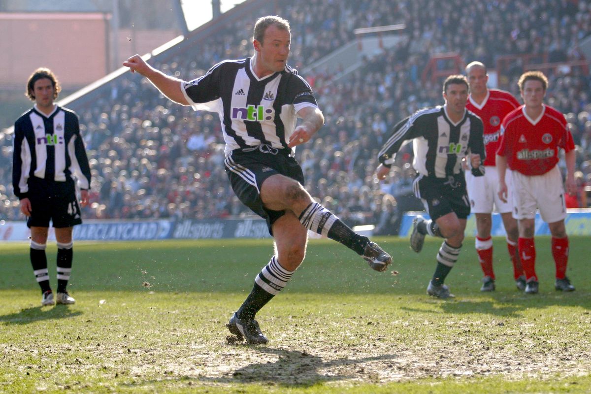 Alan Shearer scores a penalty for Newcastle United against Charlton Athletic, 2003