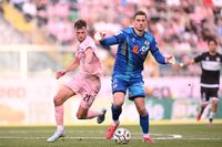 PALERMO, ITALY - APRIL 18: Jeremy Le Douaron of Palermo and Jonathan Klinsmann of Cesena battle for the ball during the Serie B match between Palermo FC and AC Cesena at Stadio Renzo Barbera on April 18, 2026 in Palermo, Italy. (Photo by Tullio Puglia/Getty Images)