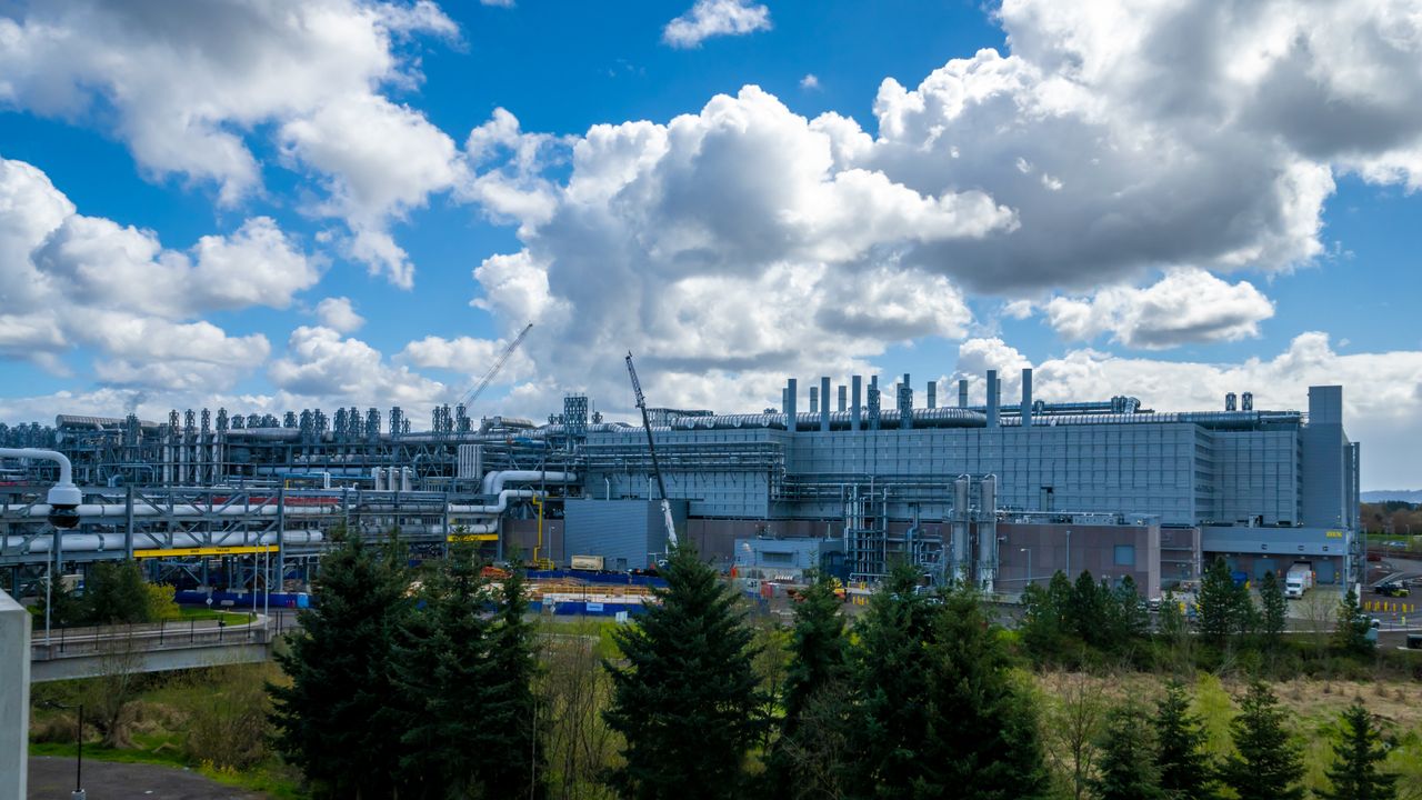 Intel D1X facility with Mod3 expansion completed.