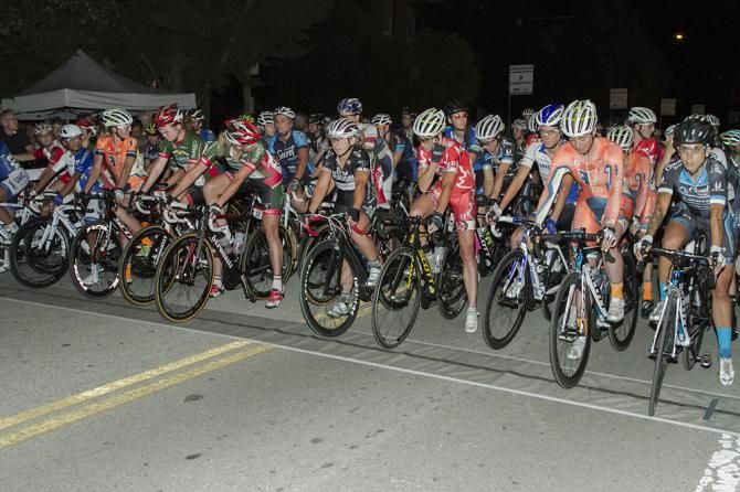 The women's field on the start line