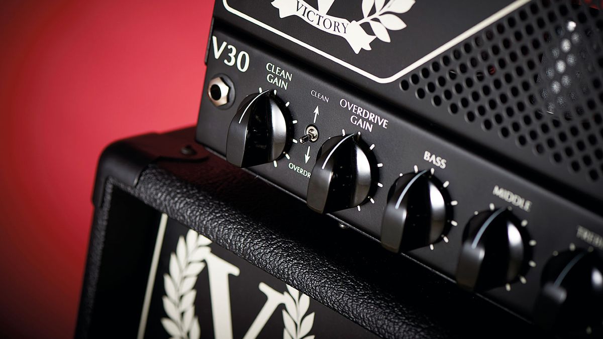 You can change channels with either a footswitch or from this small toggle. There are two channels, with separate gain and master controls