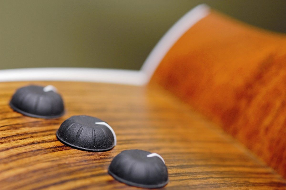 The ES preamp has controls for volume, bass and treble
