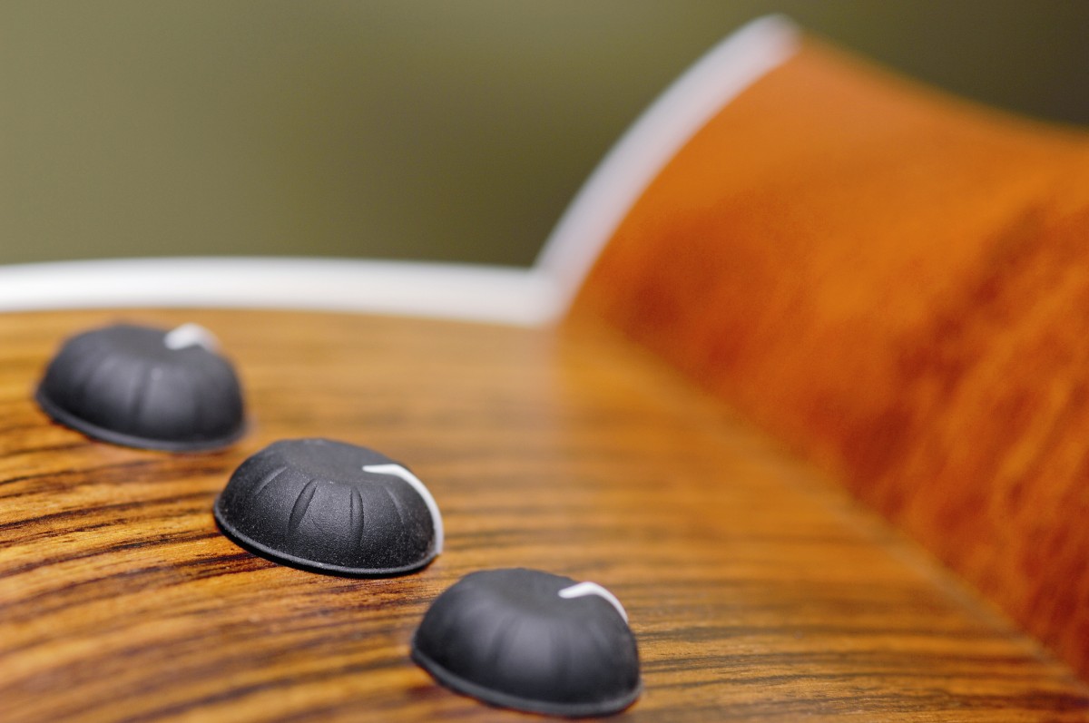 The ES preamp has controls for volume, bass and treble